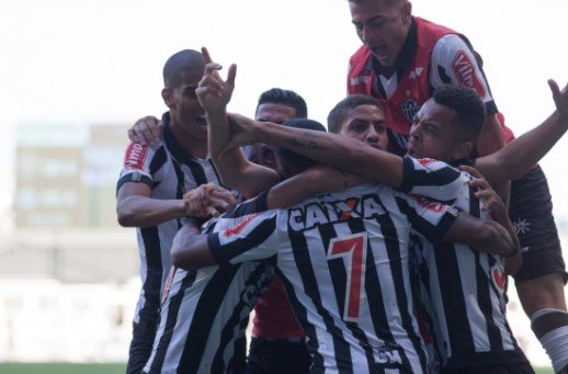 Briga na final da Copa do Brasil entre Atlético e Grêmio mancha homenagens  à Chapecoense - Superesportes