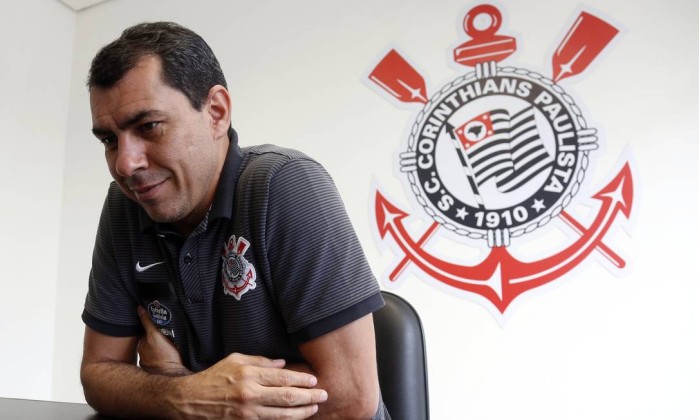 Novo técnico, Mano Menezes vai apostar no coletivo do Corinthians