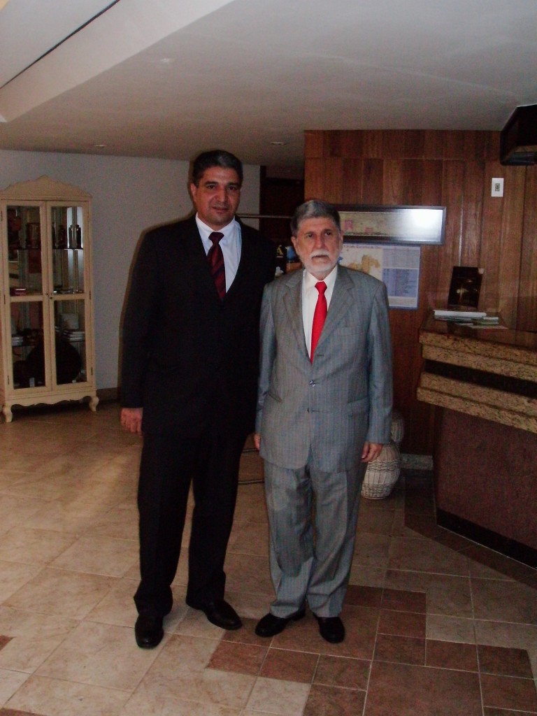 Feriadão feliz do Luiz Neves (esquerda), com a vitória do Cruzeiro e por receber no hotel Solar Corte Real, comandado por ele, o Ministro Celso Amorim 