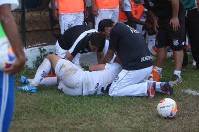 Jogador é mordido por cão militar em partida do Campeonato Mineiro